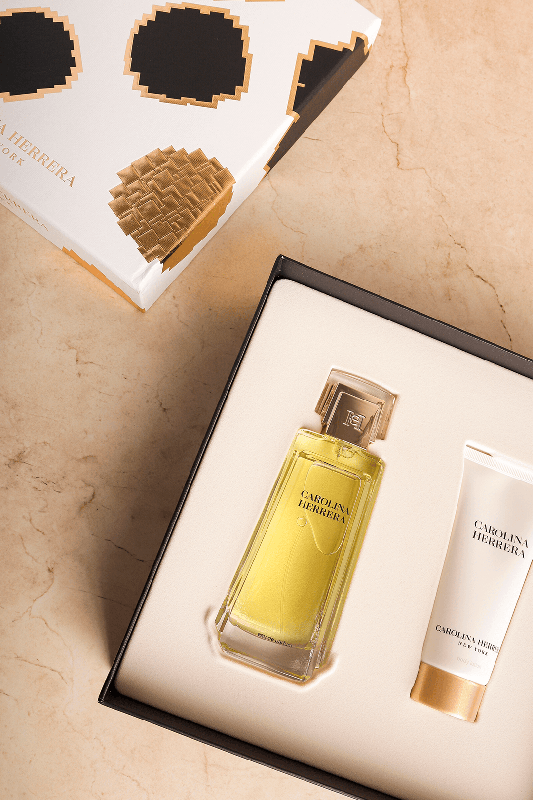 Carolina Herrera set - Main Image