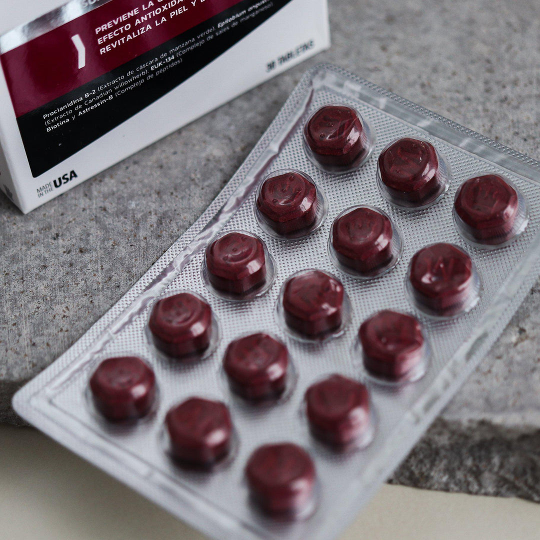 ROMANA-Descripción: Integra Tabletas es un suplemento oral que contiene ingredientes únicos, los cuales lo diferencian de otros productos en el mercado que sólo contienen vitaminas y minerales. Es un tratamiento seguro, tanto para mujeres como hombres, sin ningún efecto secundario reportado. La fórmula exclusiva de Integra Tabletas cuenta con ingredientes activos que contrarrestan los factores relacionados con la caída del cabello. Bloquea la 5α-reductasa para inhibir la conversión de la testost