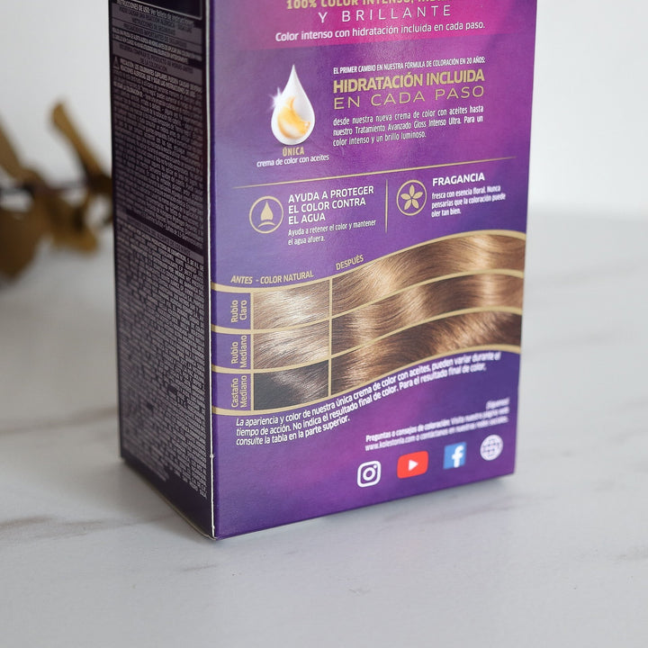 ROMANA-Descripción La NUEVA crema de color en aceite Koleston de Wella hace más que solo cubrir las canas, con el primer cambio a la fórmula de color. La fórmula patentada cuenta con tecnología que combate los daños con hidratación enriquecida en cada paso, diseñada para promover los 7 signos de un cabello saludable. La Intense Oil Color Cream hidrata y controla los daños, mientras que el tratamiento avanzado gloss intenso acondiciona a profundidad cada mechón después de la coloración, mientras 