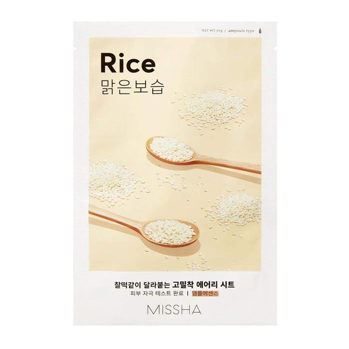 ROMANA-Descripción: Mascarilla tipo ampolleta para hidratar y alisar El arroz ayuda a suavizar la textura de la piel e iluminarla Beneficios: Perfecto aliado para prevenir y disimular las lineas de expresión, atenúa las manchas del rostro, evita irritaciones de la piel Cómo usar o aplicar: Después de lavar el rostro, aplicar tónico y colocar la mascarillas adhiriéndola Dejar actuar de 15 a 20 minutos y retirar Dar palmaditas suaves para se absorba totalmente el producto Tipo de piel: Piel seca P