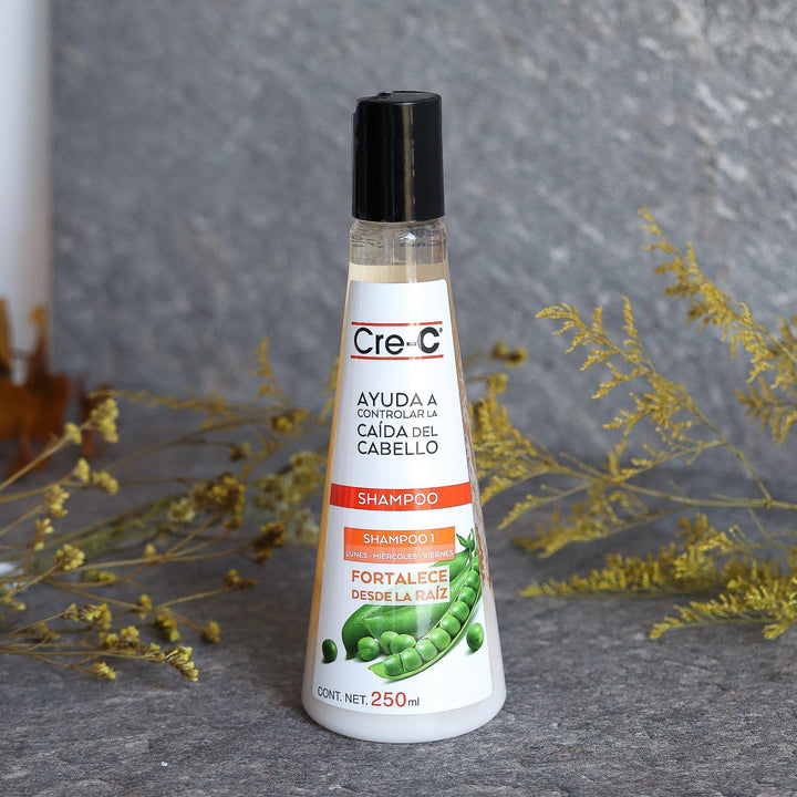 ROMANA-Descripción Shampoo Cre-C que ayuda a controlar la caída del cabello de forma natural, gracias a sus extractos e ingredientes herbales. Ayuda a fortalecer el cabello desde la raíz y estimular su crecimiento, ya que su fórmula 100% natural actúa directamente sobre el folículo piloso. Probablemente los primeros días su cabello se sentirá reseco y difícil de manejar, debido a que el ph del cuero cabelludo está cambiando y el shampooo está trabajando. Beneficios: Limpia a profundidad, mejora 
